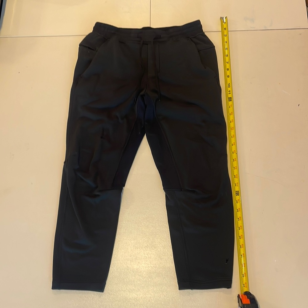 Men’s lululemon short pants super soft